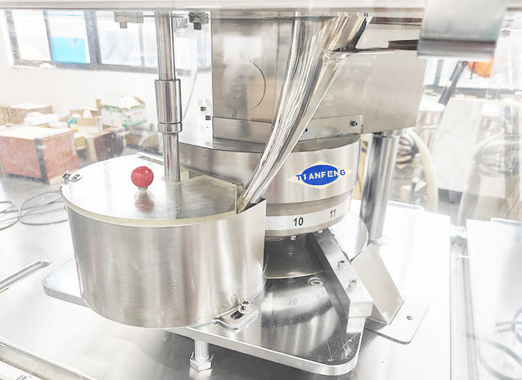 10000-42000 Stück/Stunde Kapazität Rotationstablettenpressmaschine mit 380V Spannung und 20-37RPM Maximalgeschwindigkeit