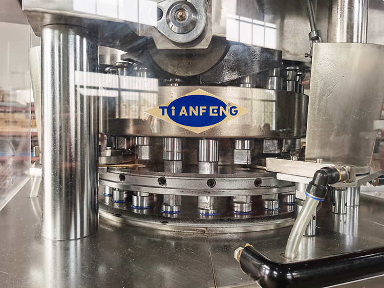 Industrielle Rotationskompressions-Hochgeschwindigkeitsmaschine für Tablettenpulver 7,5 KW